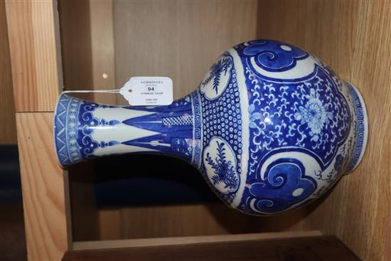 A Chinese blue and white vase, 19th century height 31cm